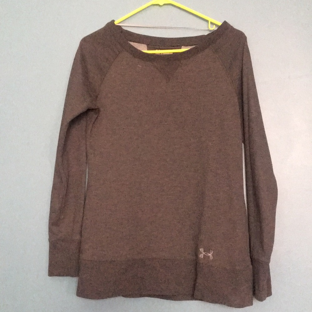 Semi-fitted sweater